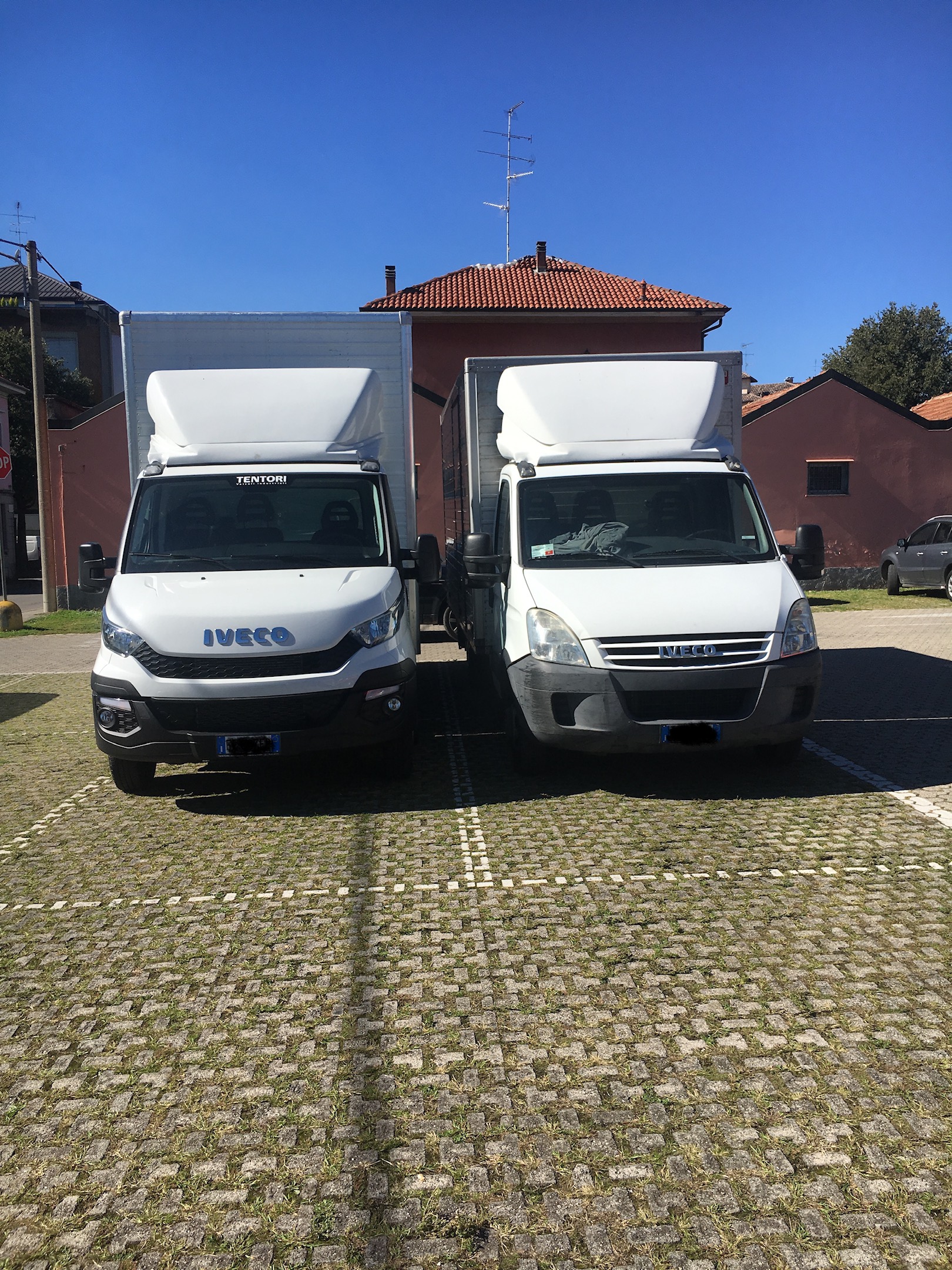 Due mezzi usati da Massa Traslochi
